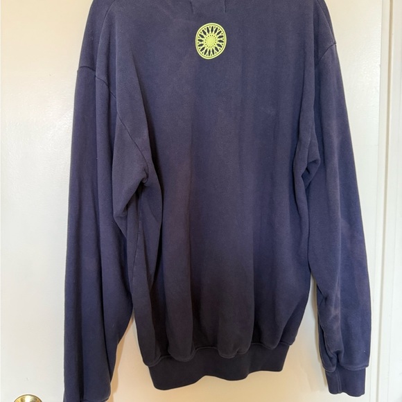 Soulcycle Derek Crew Sweatshirt in Navy with Yellow Print in Size Large - Picture 9 of 11